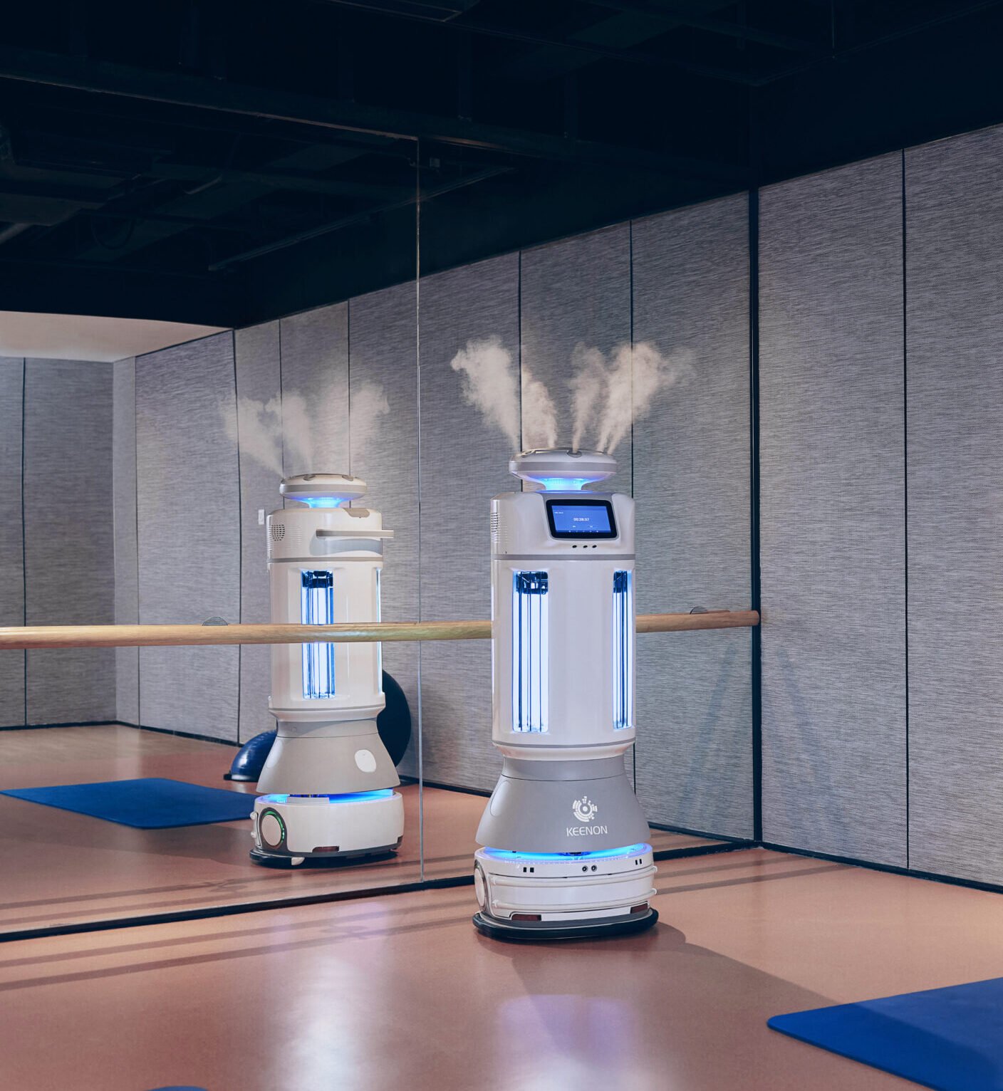 Keenon Disinfection Robot M2 Autonomous UV and Dry Mist Sterilization Robot in Studio